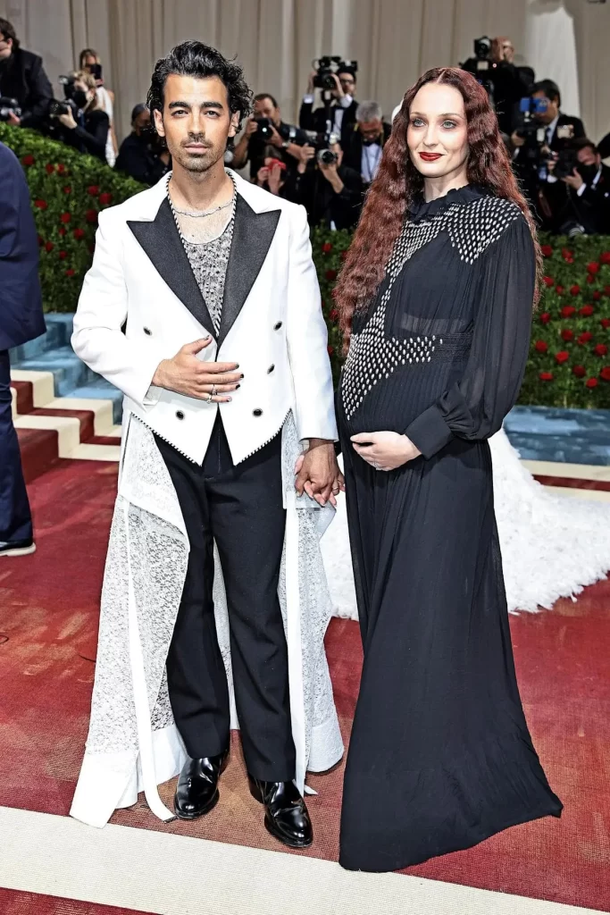 The 5 Coolest Pregnant Styles You Will Love 1 Sophie Turner
